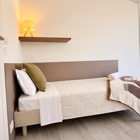 Mestre, New Single With Balcony & Bath *
