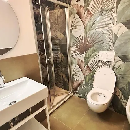 Apartment Mestre, New Single With Balcony & Bath