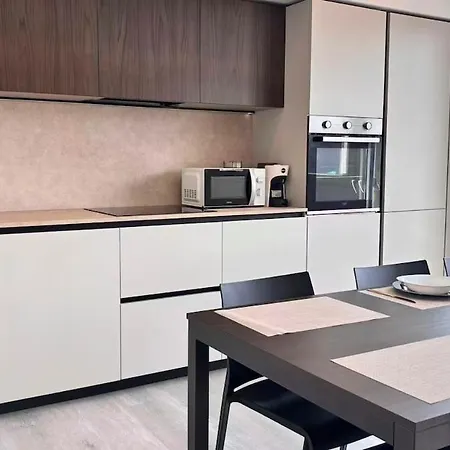 Apartment Mestre, New Single With Balcony & Bath Venice
