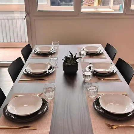 Апартаменты Mestre, New Single With Balcony & Bath In 3 Bedrooms *