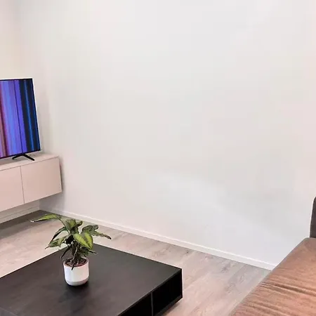 Mestre, New Single With Balcony & Bath Apartman *